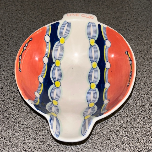 Anthropologie 1 cup measuring ceramic bowl with spout - Picture 1 of 8